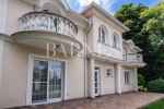 Classical panoramic family villa with exclusive Buda side location