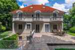 Classical panoramic family villa with exclusive Buda side location